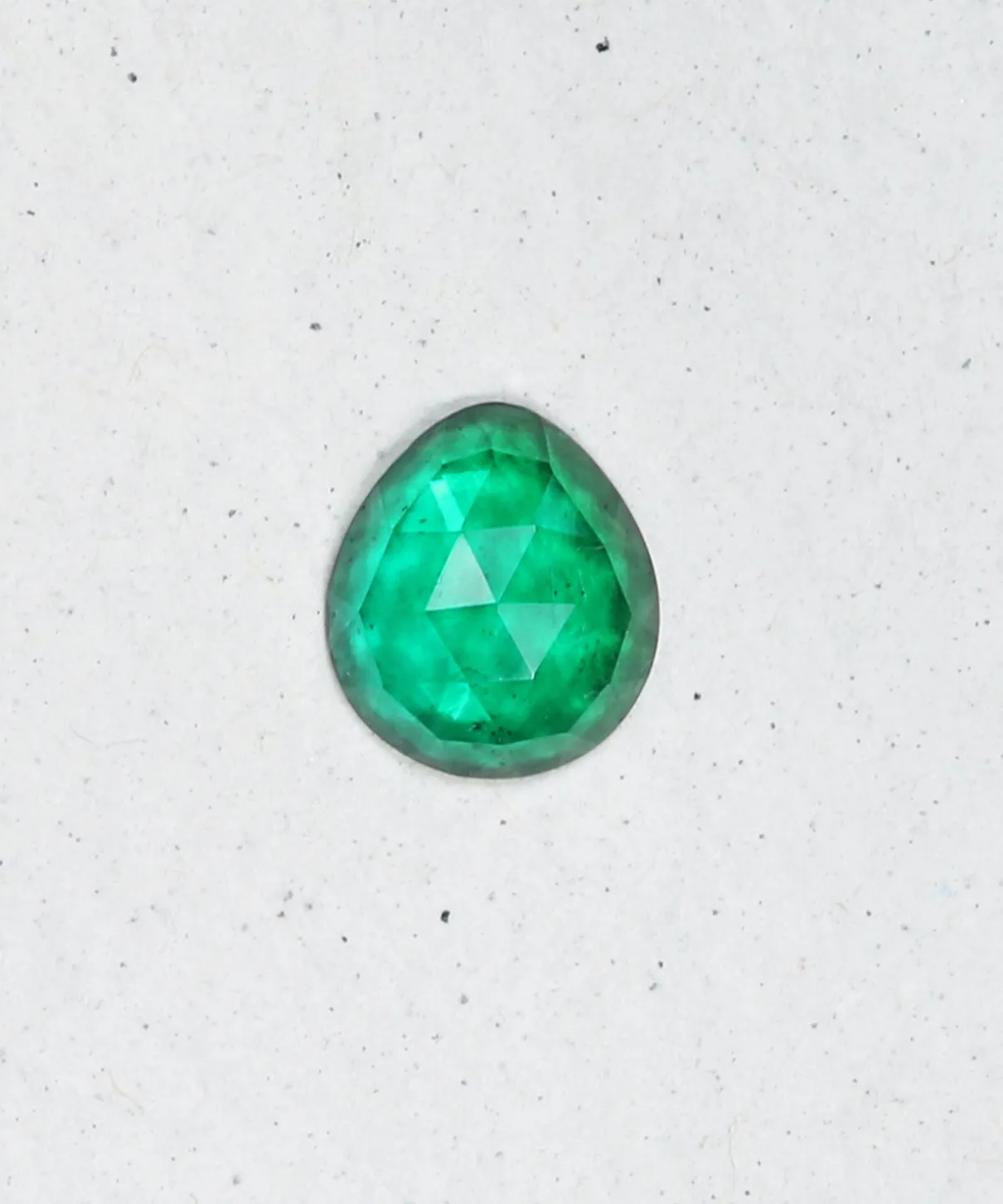 Aphenos Emerald Ring Stone 1